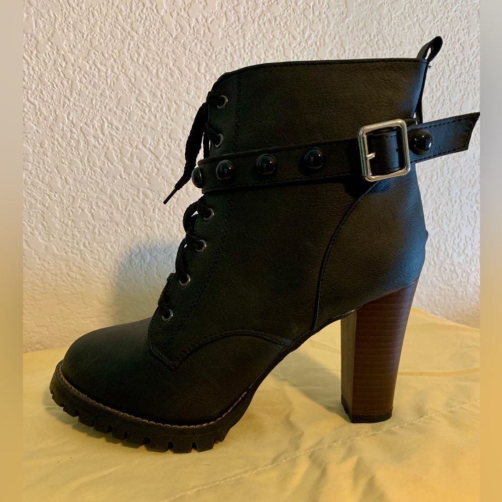 Never worn! 4” heel